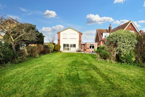 3 bedroom detached house for sale, Wyatts Drive, Thorpe Bay, SS1