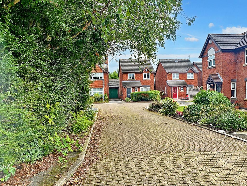 Spinney Gardens, Appleton Thorn, WA4 3 bed detached house for sale £