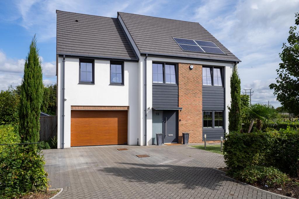 Maple Gardens, Milton, OX14 4 bed detached house for sale £745,000