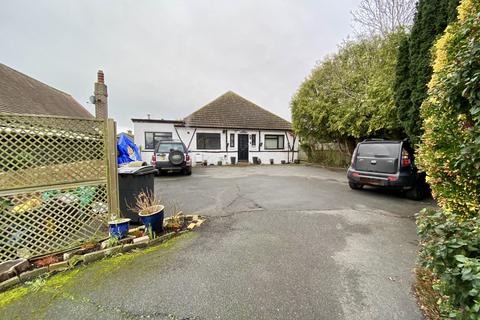 6 bedroom bungalow for sale - Eastbourne Road, Polegate, East Sussex, BN26