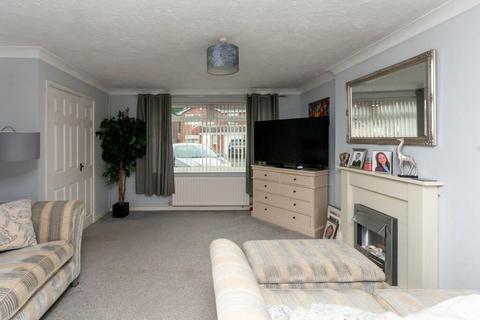 3 bedroom link detached house for sale - Walnut Close, Woolston, WA1