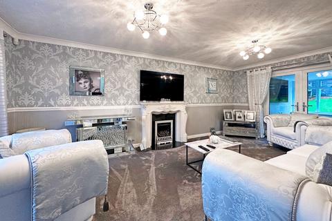 12 Ashborough Drive, Solihull, B91 3XN