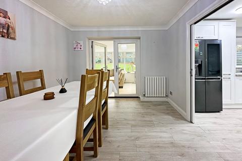 12 Ashborough Drive, Solihull, B91 3XN