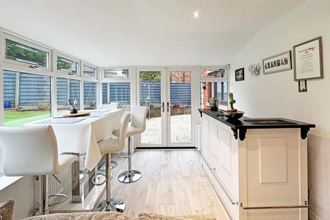 12 Ashborough Drive, Solihull, B91 3XN