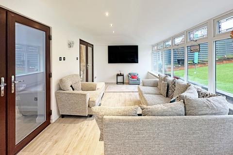 12 Ashborough Drive, Solihull, B91 3XN