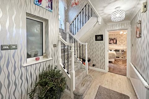 12 Ashborough Drive, Solihull, B91 3XN