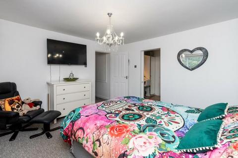 51 Aviemore Drive, Fearnhead, Warrington, WA2 0TQ