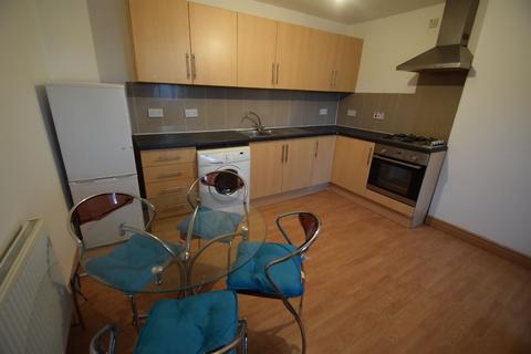 2 bedroom flat to rent, Wellington Road, Whalley Range, Manchester. M16 8EX