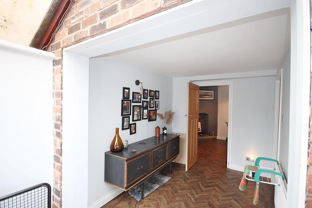 Eastford Road, Warrington, WA4 3 bed semidetached house £1,250 pcm