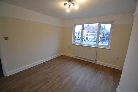 3 bedroom maisonette to rent, Baber Bridge Parade, Feltham
