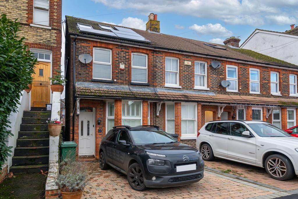 St. Johns Road, Redhill, RH1 3 bed end of terrace house for sale £475,000