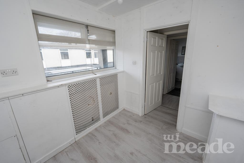 Lakeview Court, Handsworth Avenue, E4 2 bed flat for sale £279,995