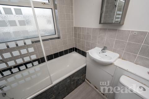 2 bedroom flat for sale, Lakeview Court, Handsworth Avenue, E4