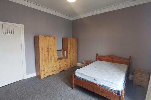 2 bedroom flat to rent, Garthland Drive, Dennistoun, Glasgow, G31