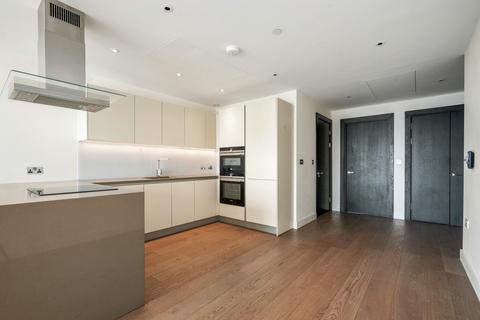 3 bedroom flat for sale, Cascades Court, London, SW11