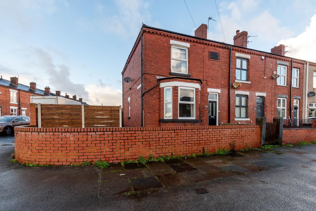 Downall Green Road, AshtonInMakerfield, WN4 3 bed end of terrace