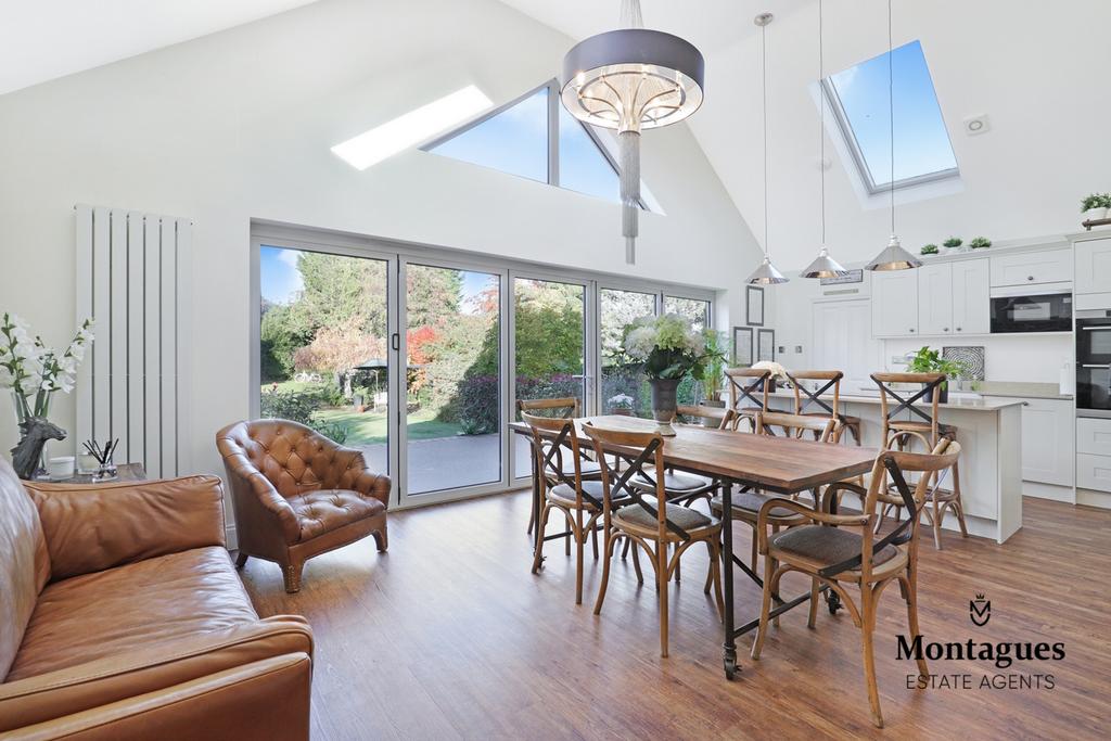 Weald Bridge Road, North Weald, CM16 3 bed bungalow for sale £765,000