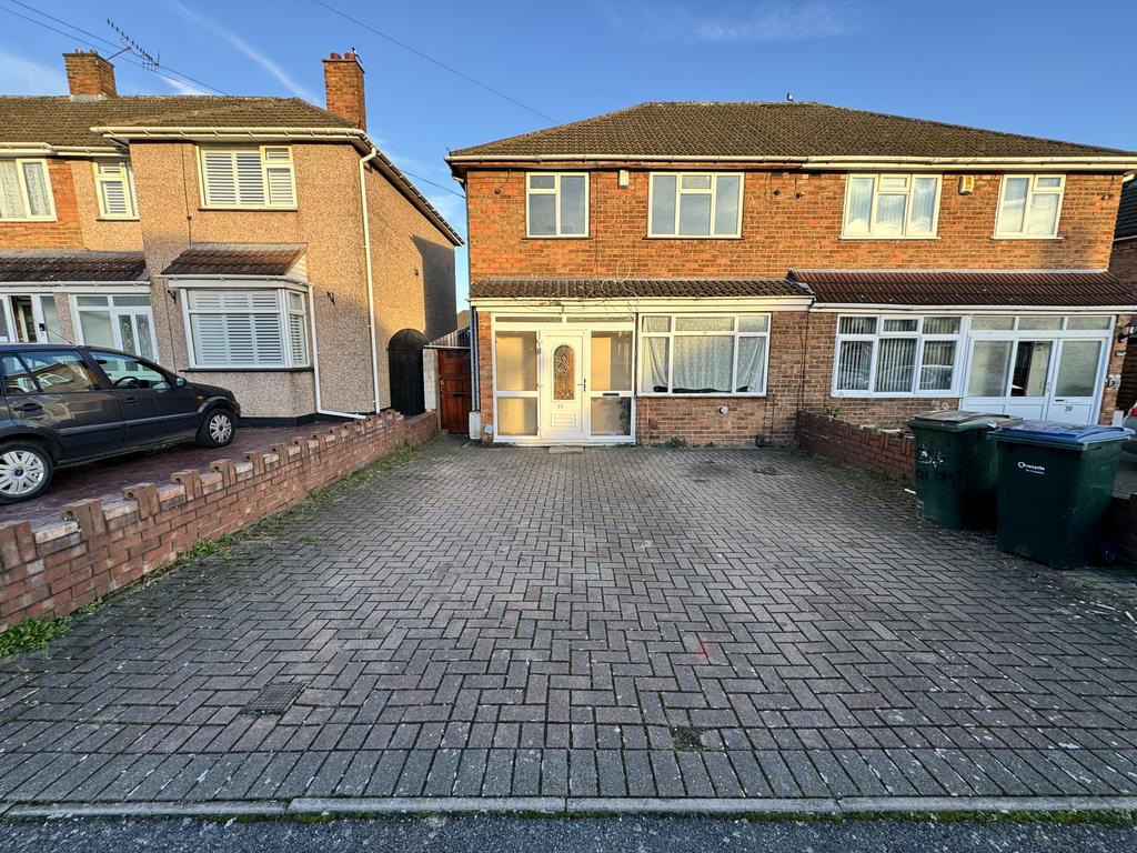 Cubbington Road Coventry Cv6 3 Bed Semi Detached House £1 250 Pcm £