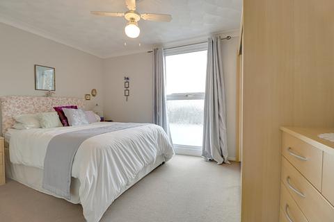 33 Cairngorm Close, Basingstoke, RG22 5DS