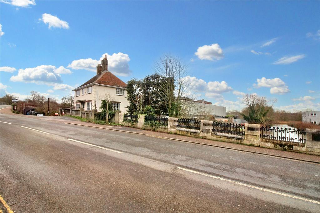 Bracondale, Norwich, Norfolk, NR1 4 bed detached house for sale £650,000