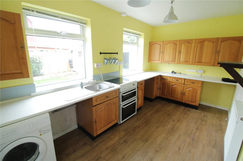 Leybourne Avenue, Bournemouth, BH10 2 bed detached house for sale £360,000