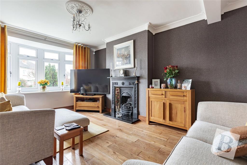 Marks Avenue, Ongar, Essex, CM5 4 bed semidetached house for sale £
