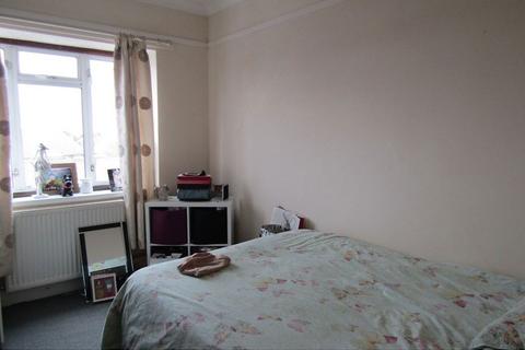 2 bedroom flat for sale, Connaught Avenue, London, Frinton-on-Sea, Essex, CO13 9PS
