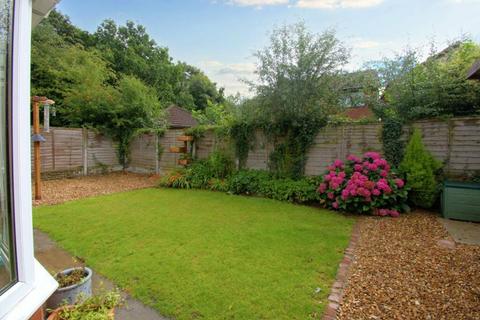 2 bedroom detached bungalow for sale, Kilsyth Close, Fearnhead, WA2