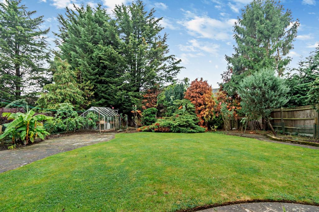 Albury Drive, Pinner, HA5 4 bed detached house for sale £1,200,000