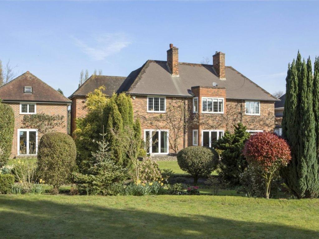 Ashley Drive, WaltononThames, Surrey, KT12 1JT 5 bed detached house