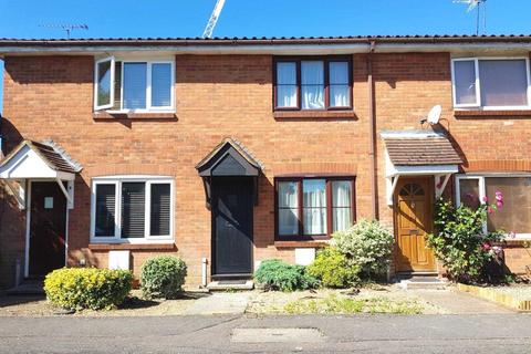 2 bedroom terraced house to rent, Siskin Close, Borehamwood