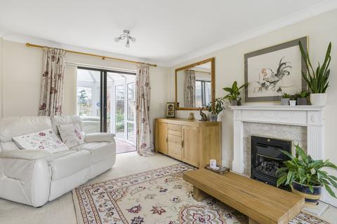 5 Old School Close, Caversfield, Bicester, OX27 8TW