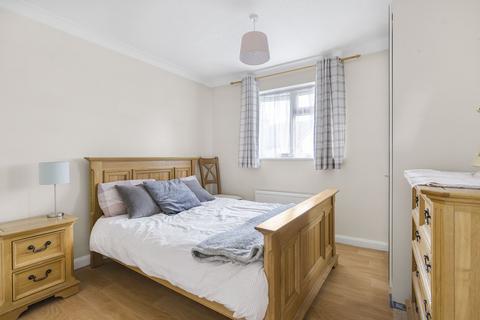 5 Old School Close, Caversfield, Bicester, OX27 8TW