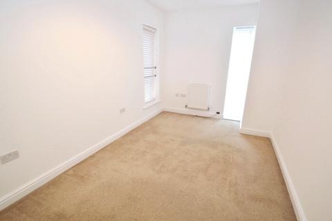 124 Chadwick Road, Slough, SL3 7FW