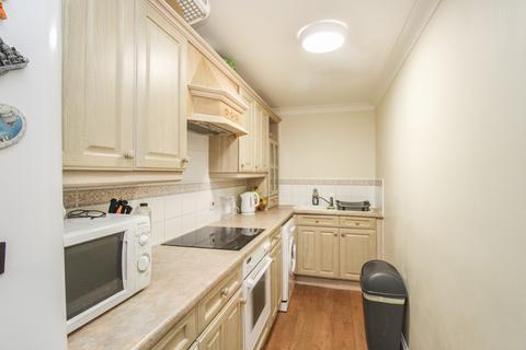 2 bedroom flat for sale, Beverley Mews, Crawley, West Sussex. RH10 1UE