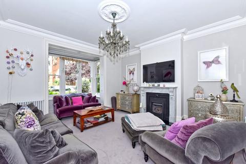 5 bedroom detached house to rent, Frances Road, Windsor, Berkshire