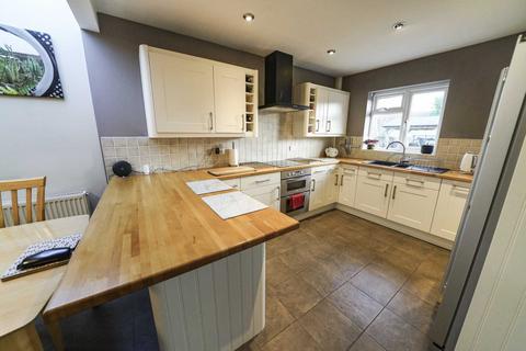5 bedroom detached house for sale, Manor Road, Selsey