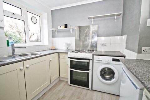 2 bedroom maisonette to rent, Park Court, New Malden