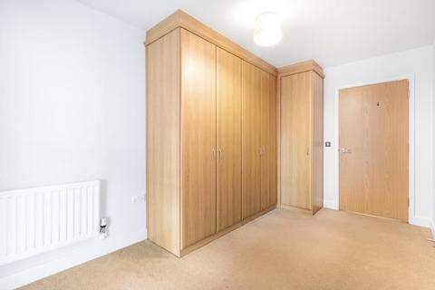 2 bedroom flat to rent, ARAGON COURT, SE11