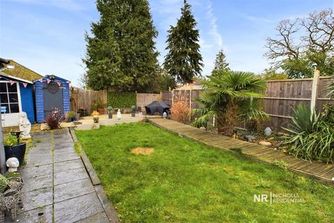 44 Garrison Lane, Chessington, KT9 2LB