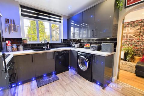 44 Garrison Lane, Chessington, KT9 2LB