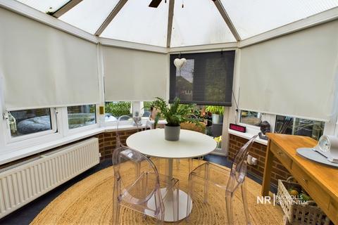 44 Garrison Lane, Chessington, KT9 2LB