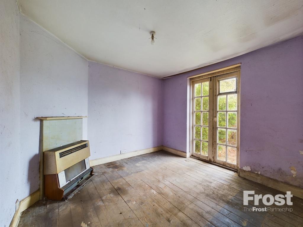 Kingston Road, Ashford, Middlesex, TW15 2 bed bungalow for sale £350,000