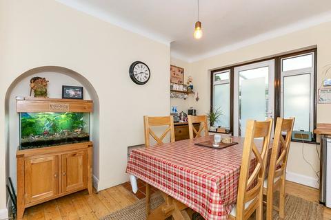 272 Verdant Lane, London, SE6 1TW