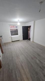 2 bedroom terraced house to rent, Batley Road, Heckmondwike, WF16