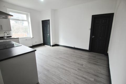 2 bedroom terraced house to rent, Batley Road, Heckmondwike, WF16