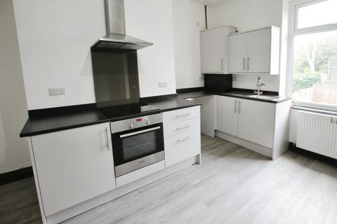 2 bedroom terraced house to rent, Batley Road, Heckmondwike, WF16