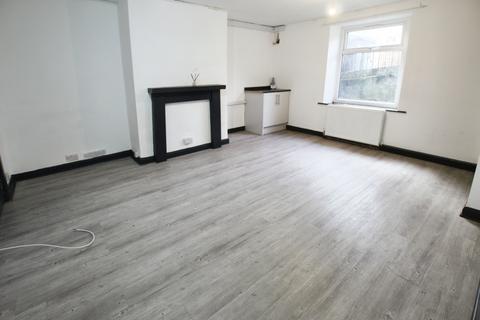 2 bedroom terraced house to rent, Batley Road, Heckmondwike, WF16