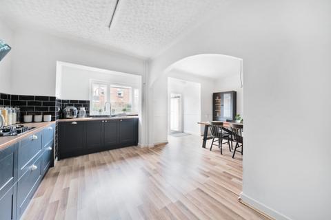 320 Derby Road, Nottingham, NG7 2DN