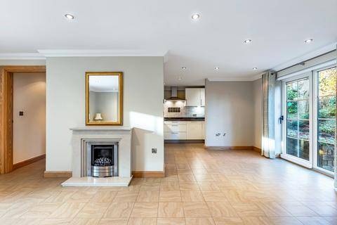 2 bedroom flat for sale, Ghyllcliffe, 71 Grove Road, Ilkley, West Yorkshire, LS29